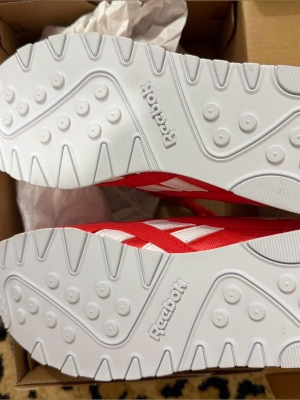 **NEW IN BOX** Reebok Women’s Classic Nylon “Collage of Flags” in Radiant Red - Picture 3 of 8